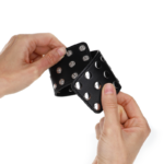 KINK - MUÑEQUERAS CON CIERRE A PRESIÓN LLENO DE TACHUELAS AJUSTABLE NEGRO 19-24 CM X 5.5 CM - Imagen 2